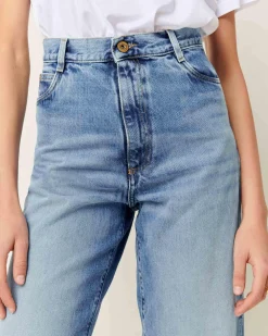 Outlet Bay Cruise Denim Jeans in Astral Blue Bottoms