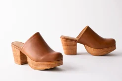 Discount Fortress Ava Clogs in Whiskey Shoes