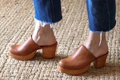 Discount Fortress Ava Clogs in Whiskey Shoes