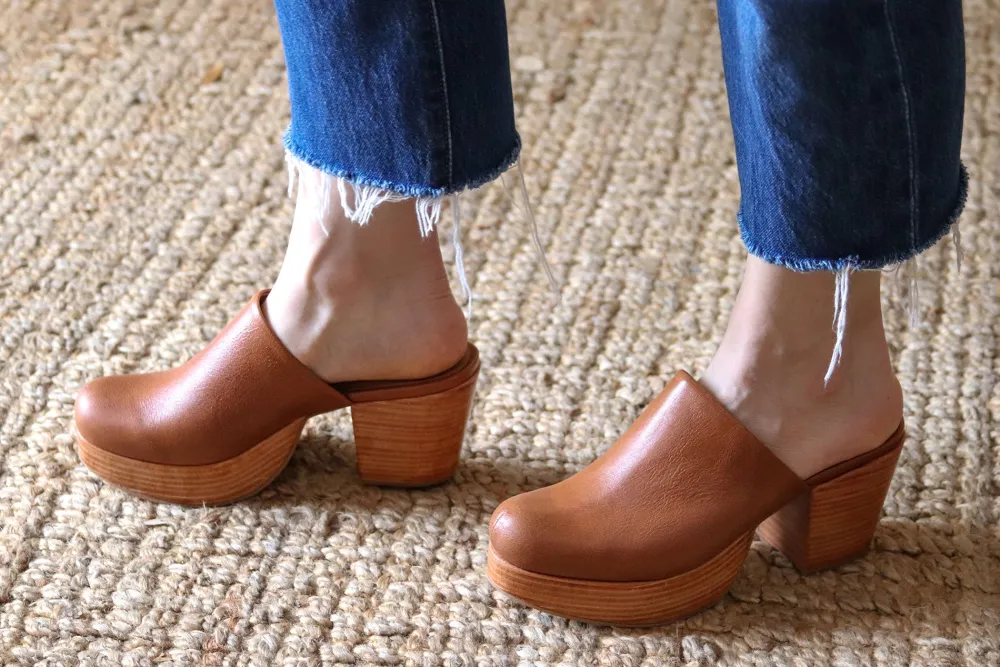 Discount Fortress Ava Clogs in Whiskey Shoes