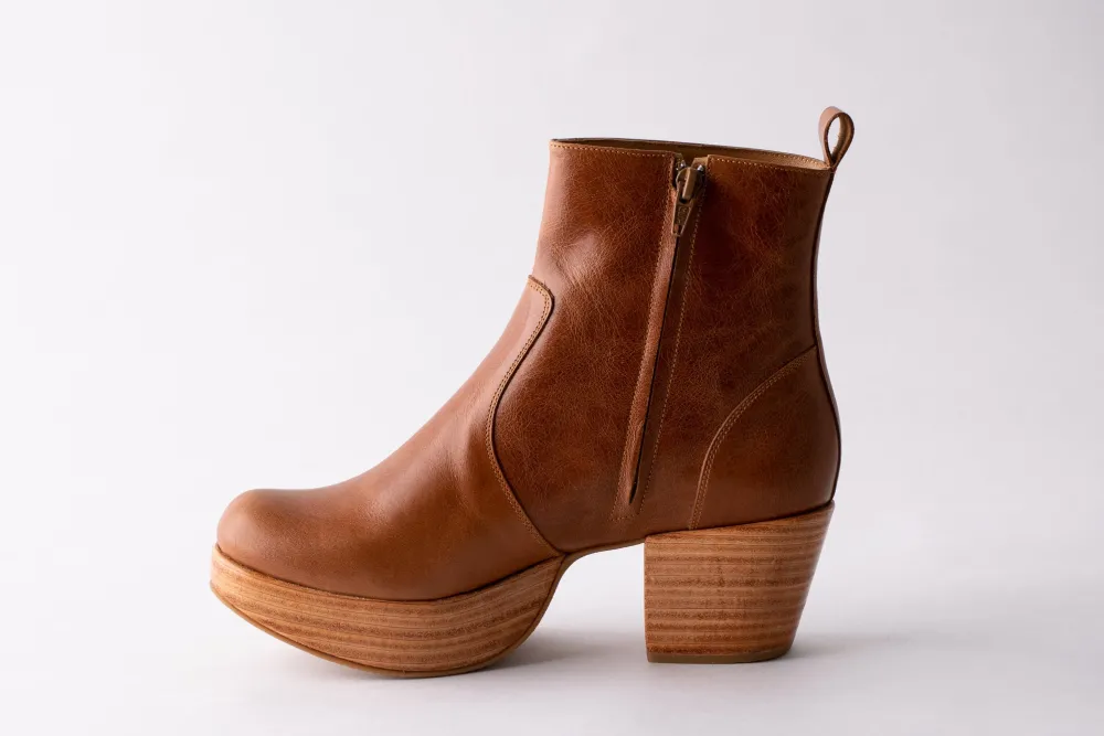 Outlet Fortress Charli Boot in Whiskey Brown Shoes