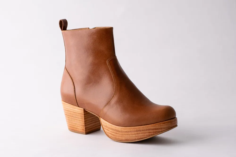 Outlet Fortress Charli Boot in Whiskey Brown Shoes