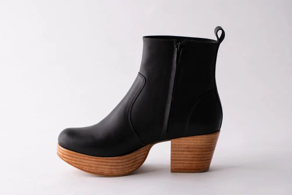 Online Fortress Charli Clog Boot in Black Shoes